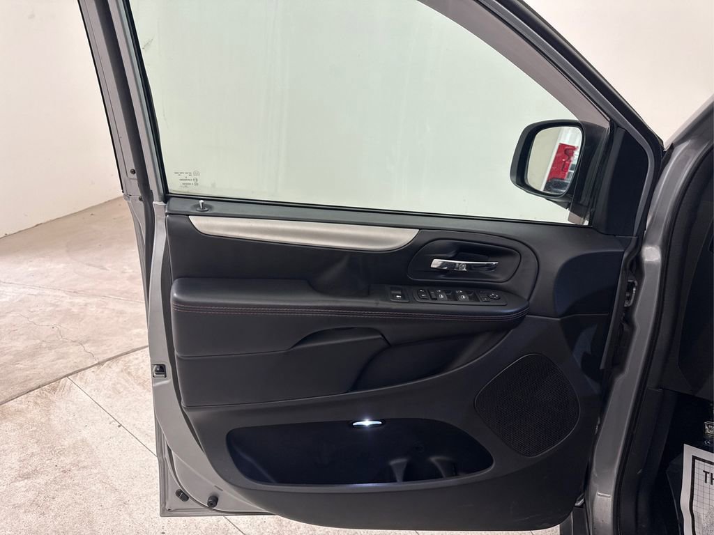 Used 2019 Dodge Grand Caravan GT image 29
