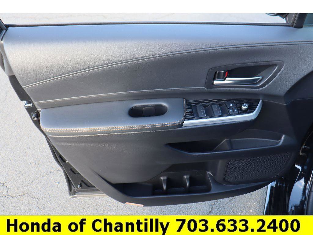 Used 2025 Toyota Sienna XLE Woodland Edition image 25