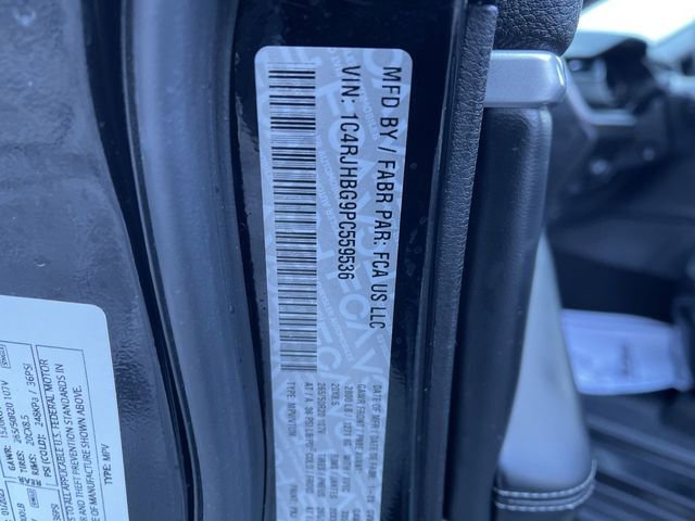 Used 2023 Jeep Grand Cherokee Limited w/ Luxury Tech Group II image 34