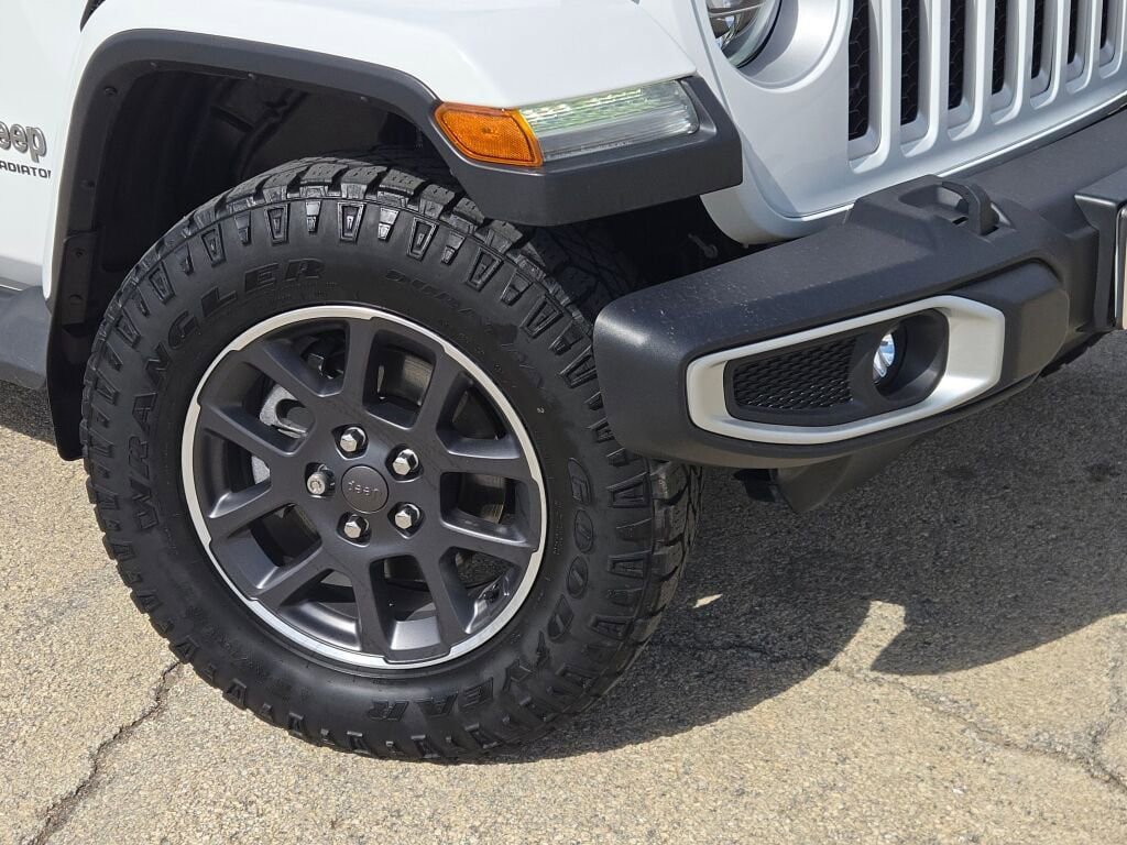 Used 2020 Jeep Gladiator Overland image 3