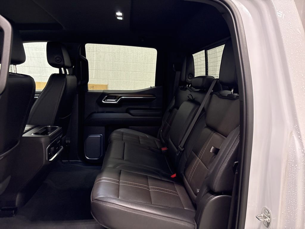 Used 2024 Chevrolet Silverado 1500 High Country w/ Technology Package AWD/4WD image 34
