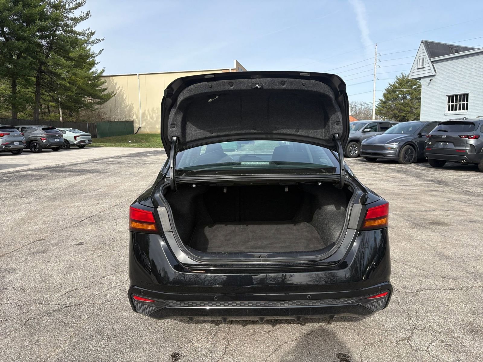 Used 2025 Nissan Altima 2.5 SV FWD image 30