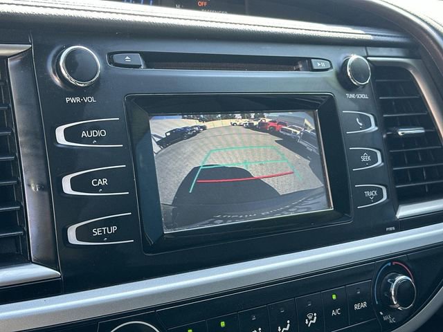 Used 2019 Toyota Highlander LE w/ Carpet Mat Package (TMS) image 13