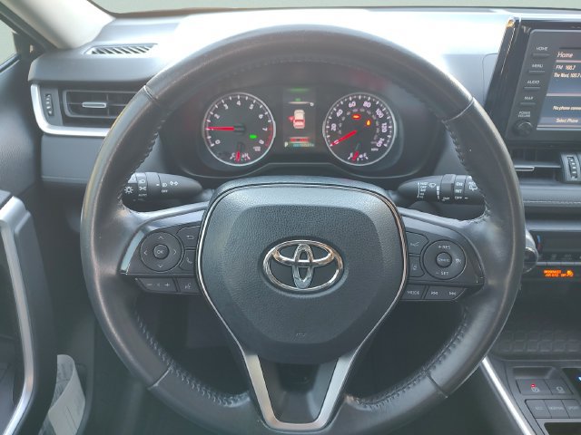 Used 2019 Toyota RAV4 XLE Premium FWD image 11