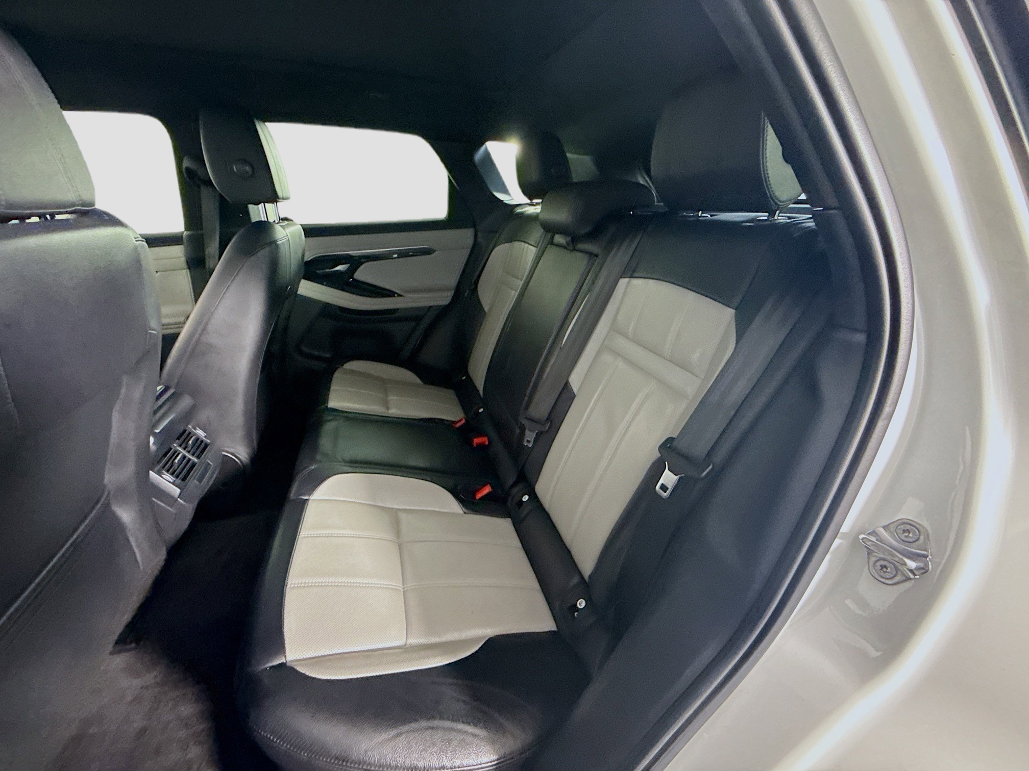 Used 2020 Land Rover Range Rover Evoque R-Dynamic S image 24