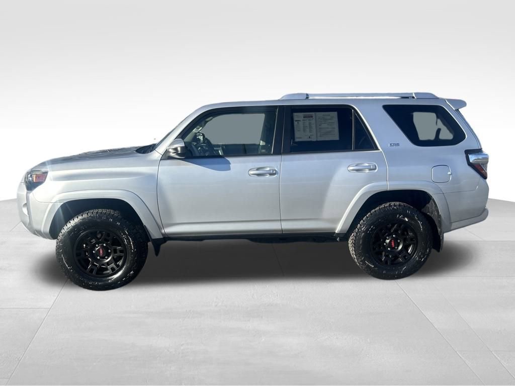 Used 2017 Toyota 4Runner SR5 image 2