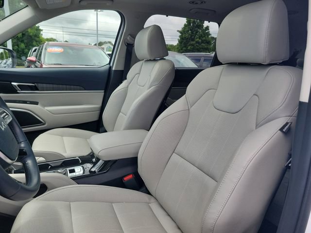 Used 2025 Kia Telluride EX w/ EX Captain's Chair Package FWD image 14