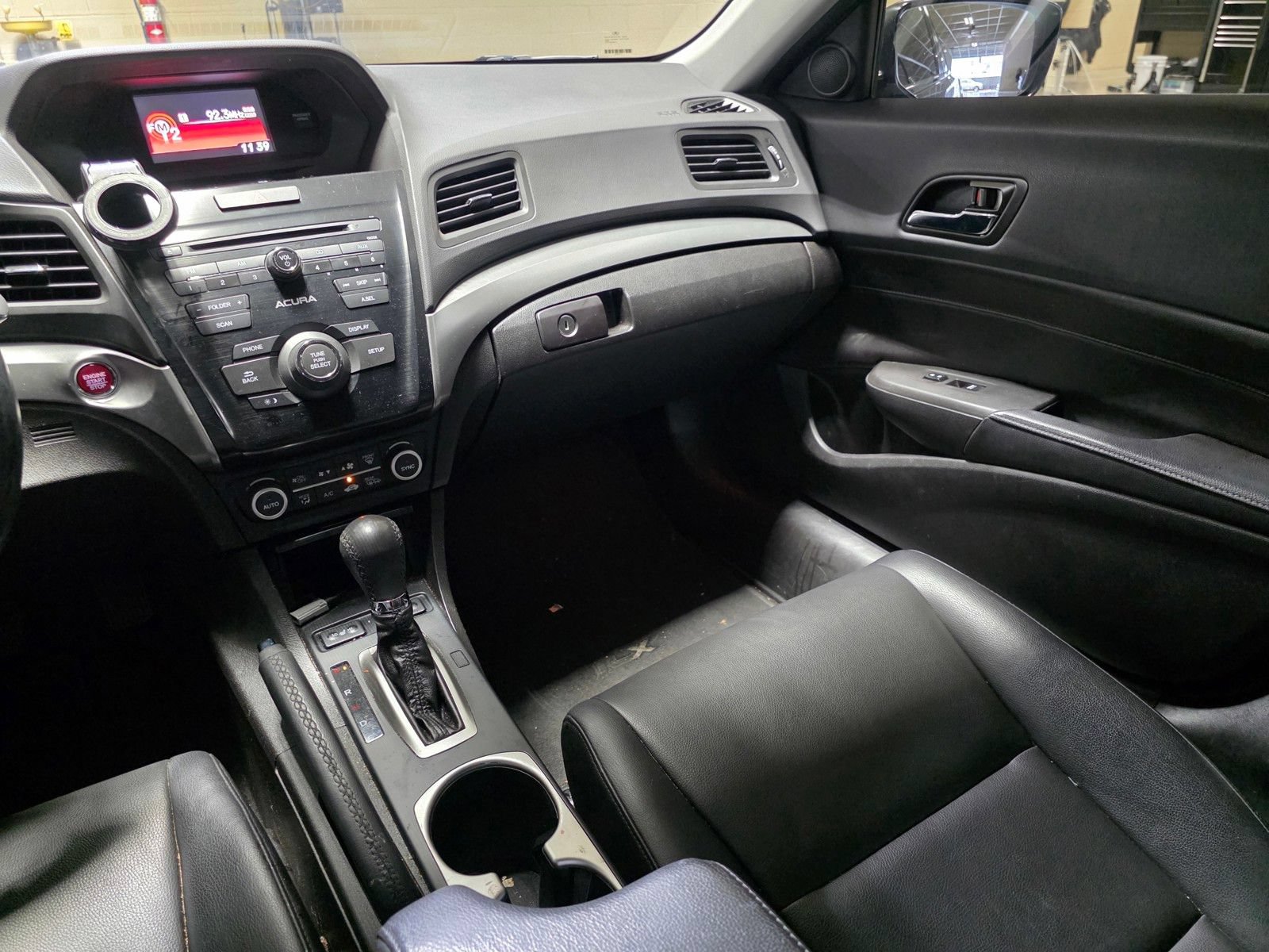 Used 2017 Acura ILX w/ AcuraWatch Plus Package FWD image 13