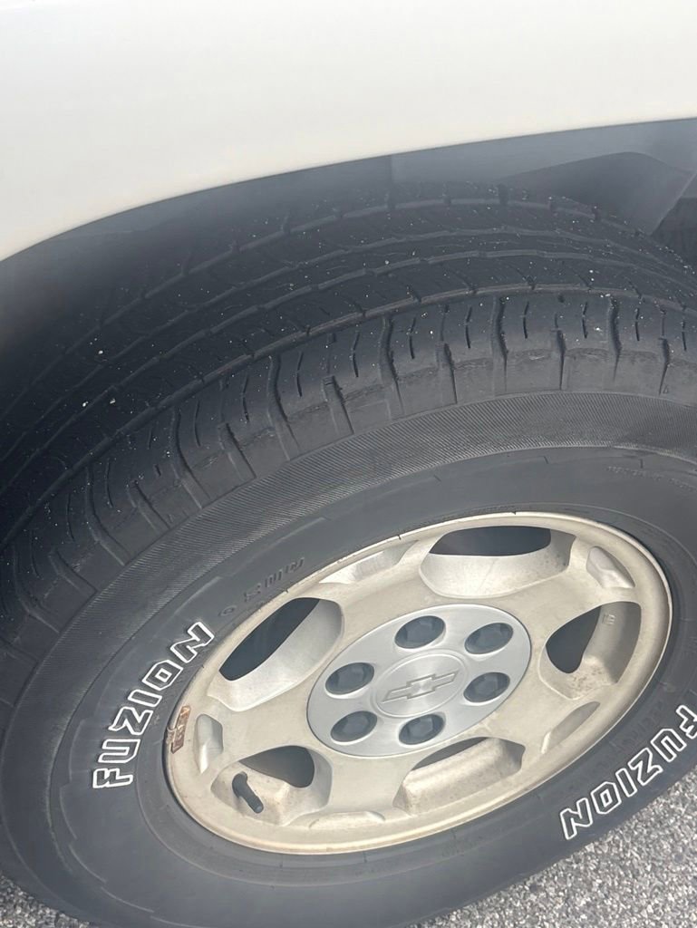 Used 2005 Chevrolet Avalanche LS w/ Sun And Sound Package RWD image 8