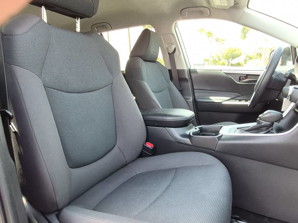 Used 2021 Toyota RAV4 LE w/ Carpet Mat Package (TMS) FWD image 30