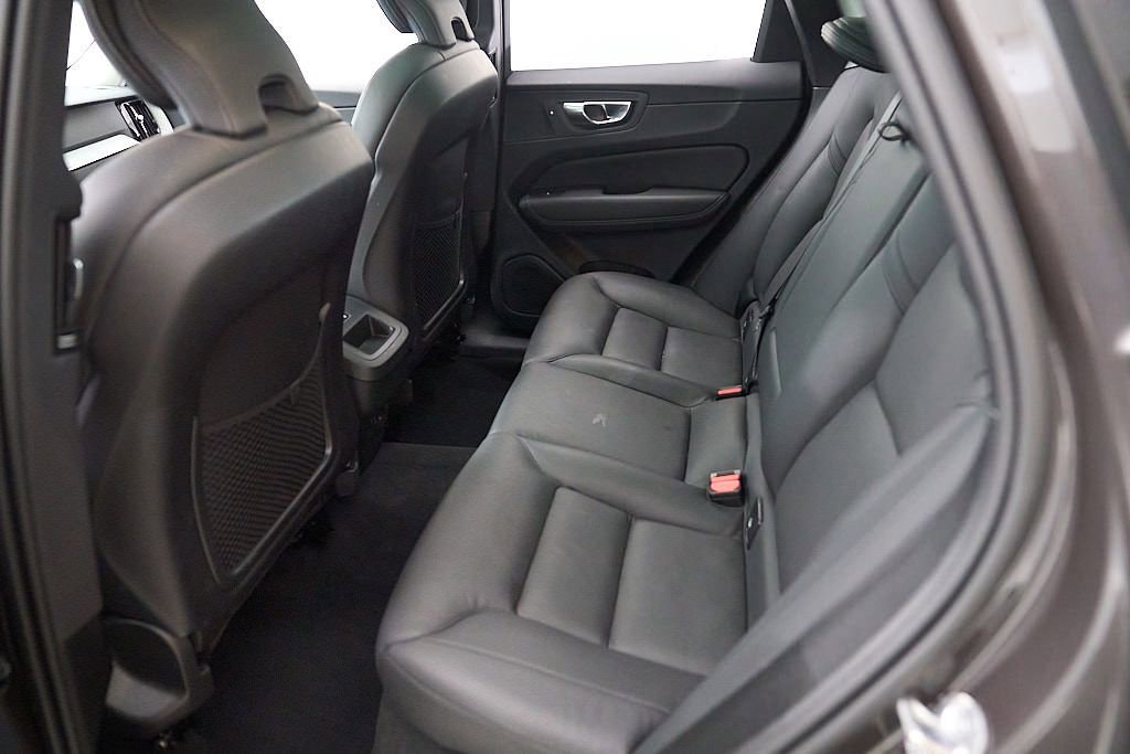 Certified 2025 Volvo XC60 B5 Plus AWD/4WD image 22