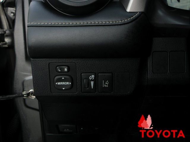 Used 2018 Toyota RAV4 LE image 13