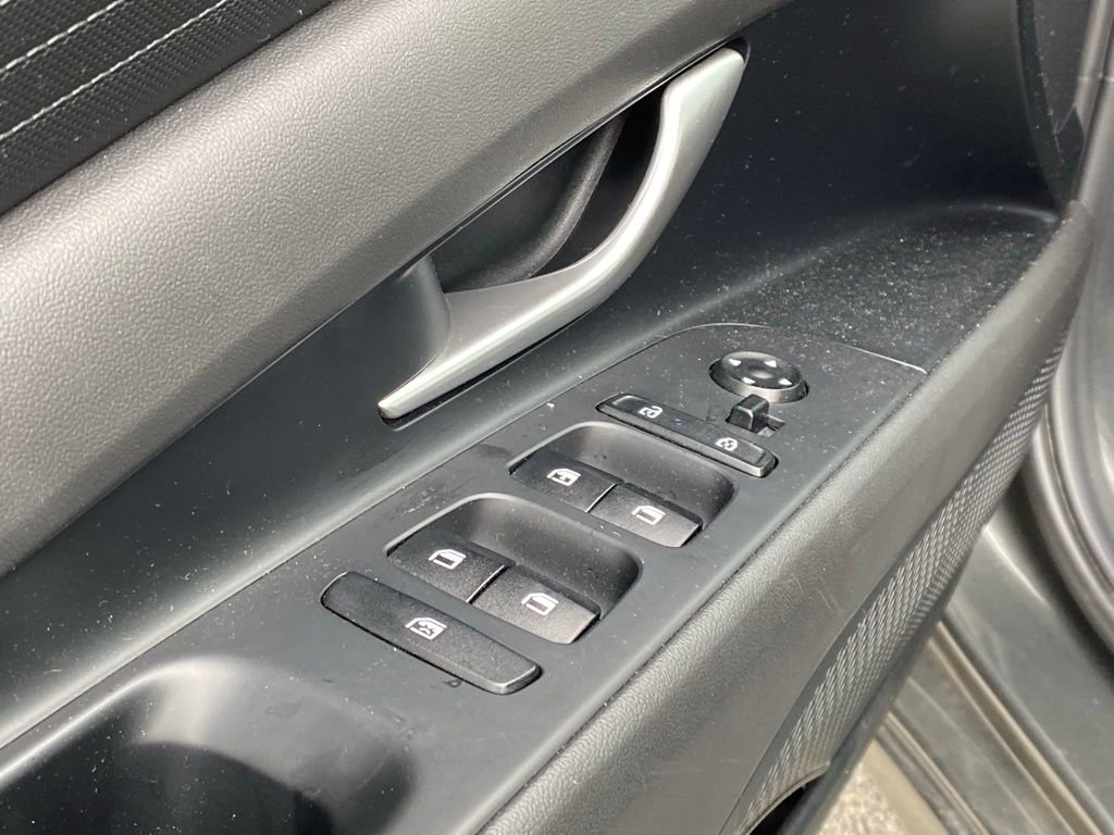 Used 2024 Hyundai Elantra SE image 11