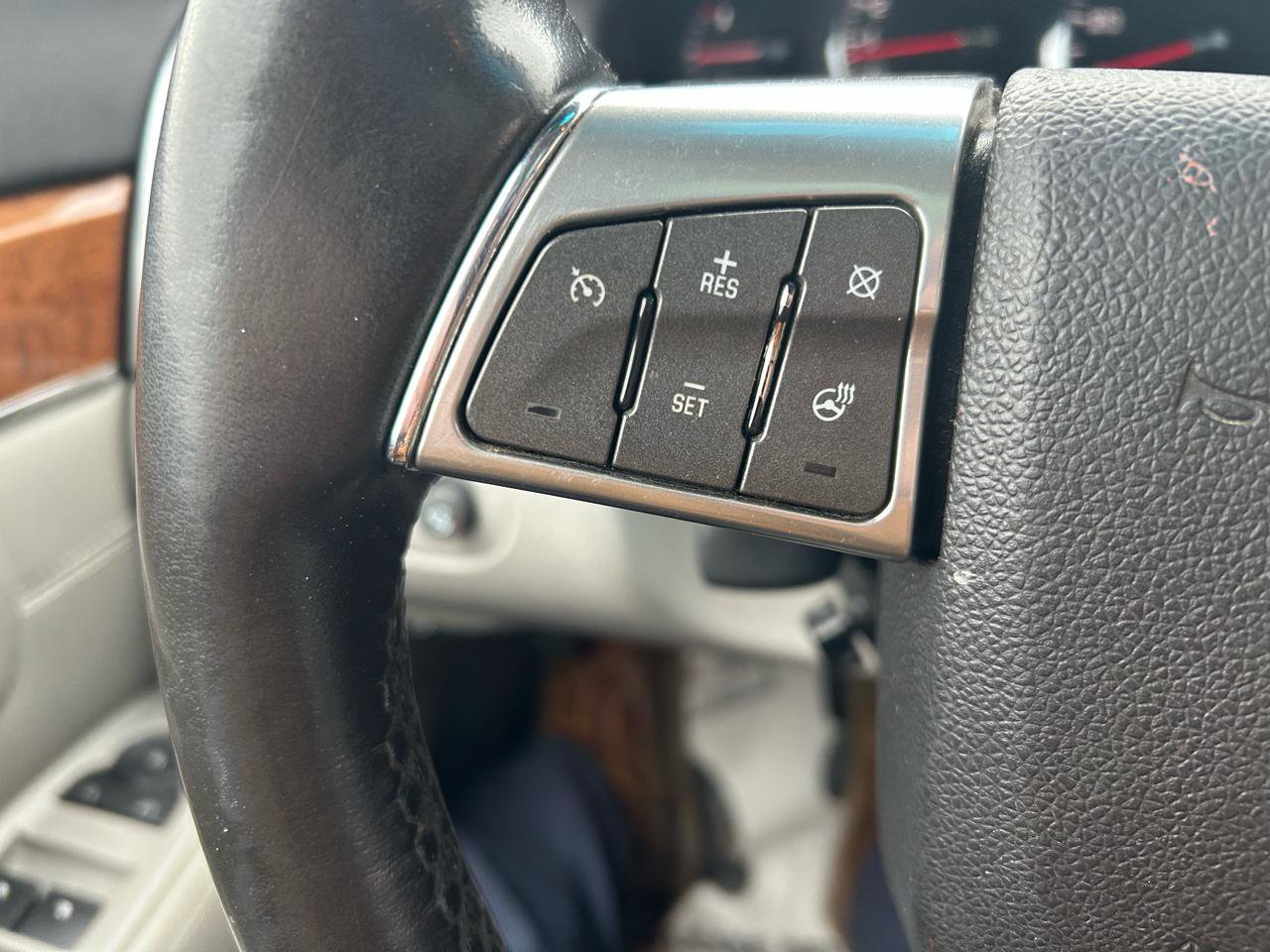 Used 2008 Cadillac SRX AWD w/ Utility Package image 19