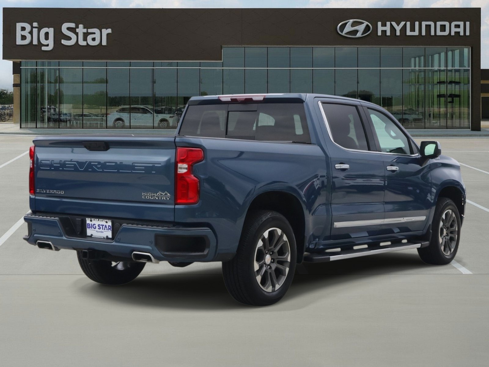 Used 2024 Chevrolet Silverado 1500 High Country w/ Technology Package AWD/4WD image 4