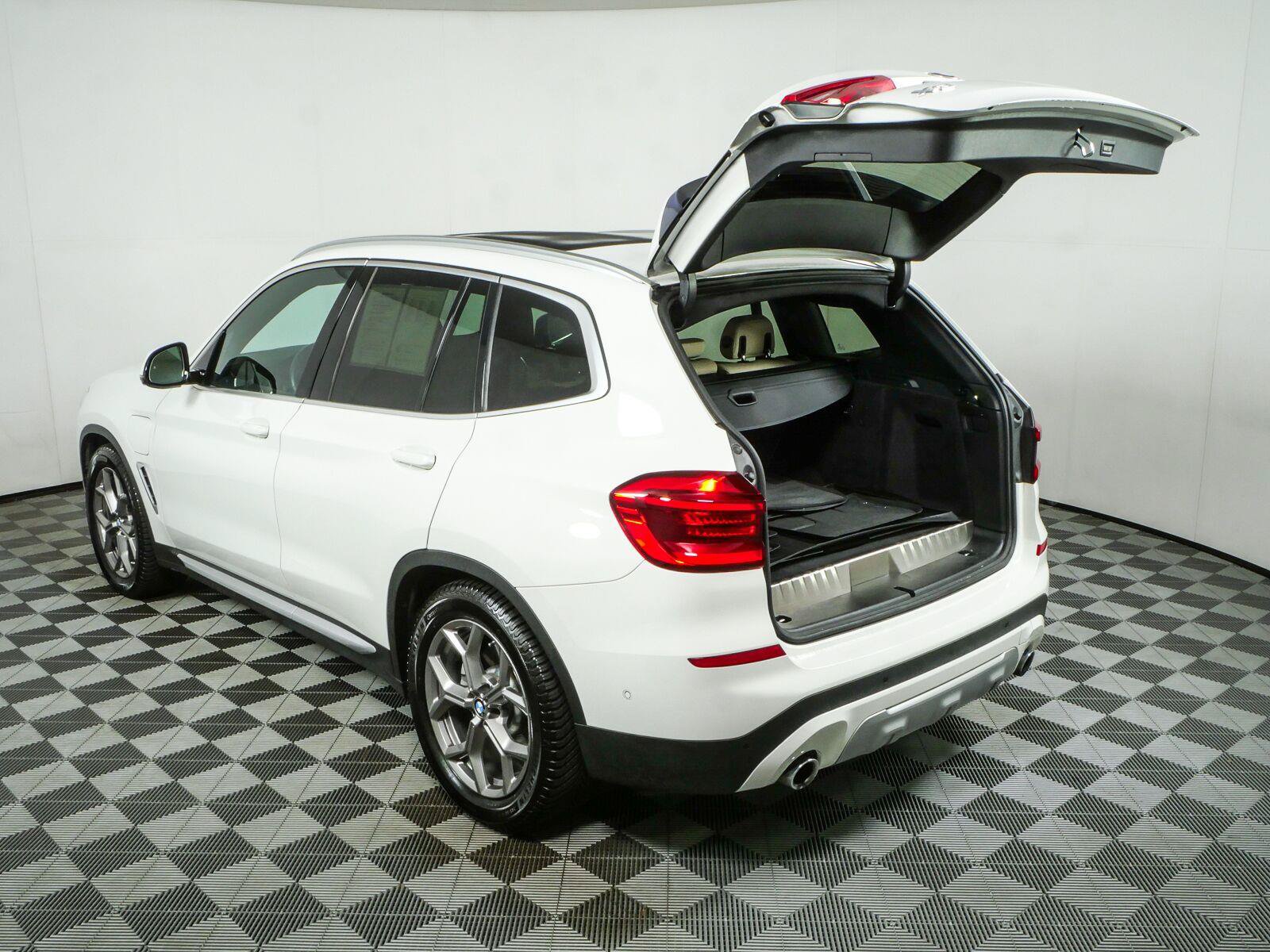Used 2021 BMW X3 xDrive30e w/ Premium Package AWD/4WD image 34