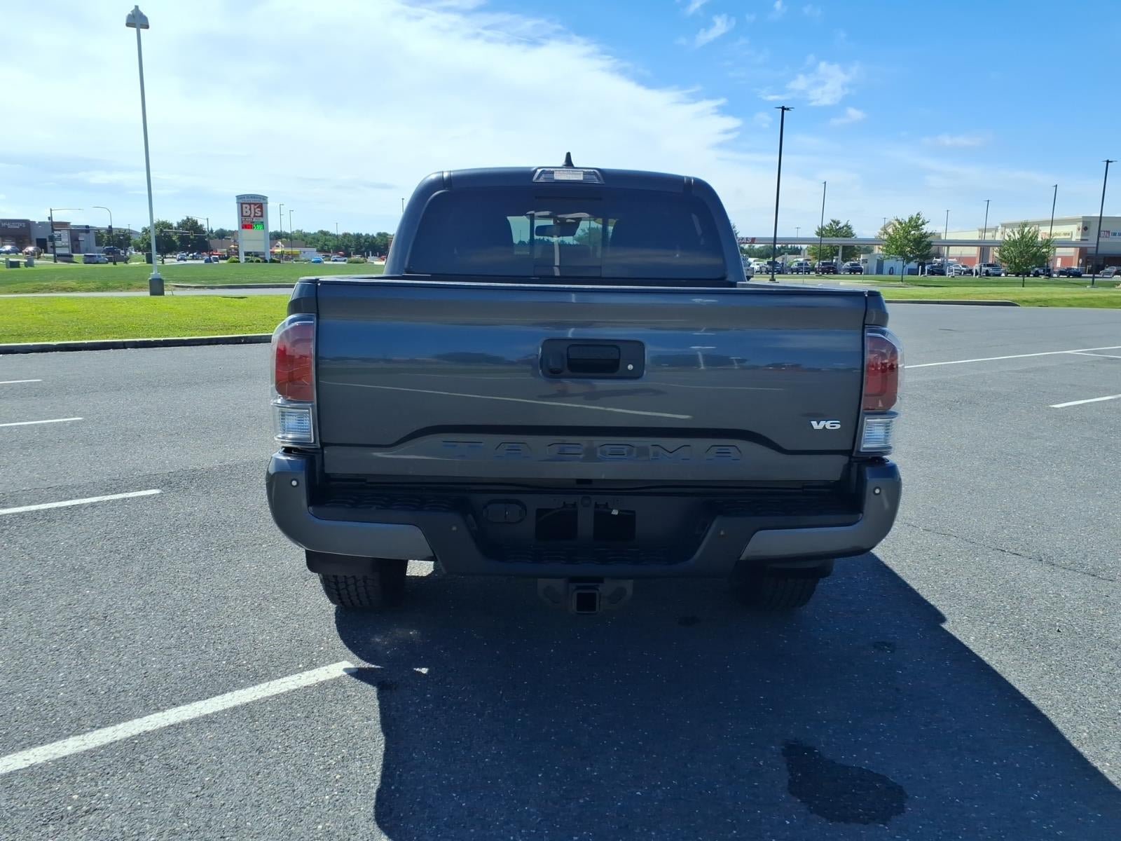 Used 2023 Toyota Tacoma TRD Off-Road w/ Technology Package AWD/4WD image 5