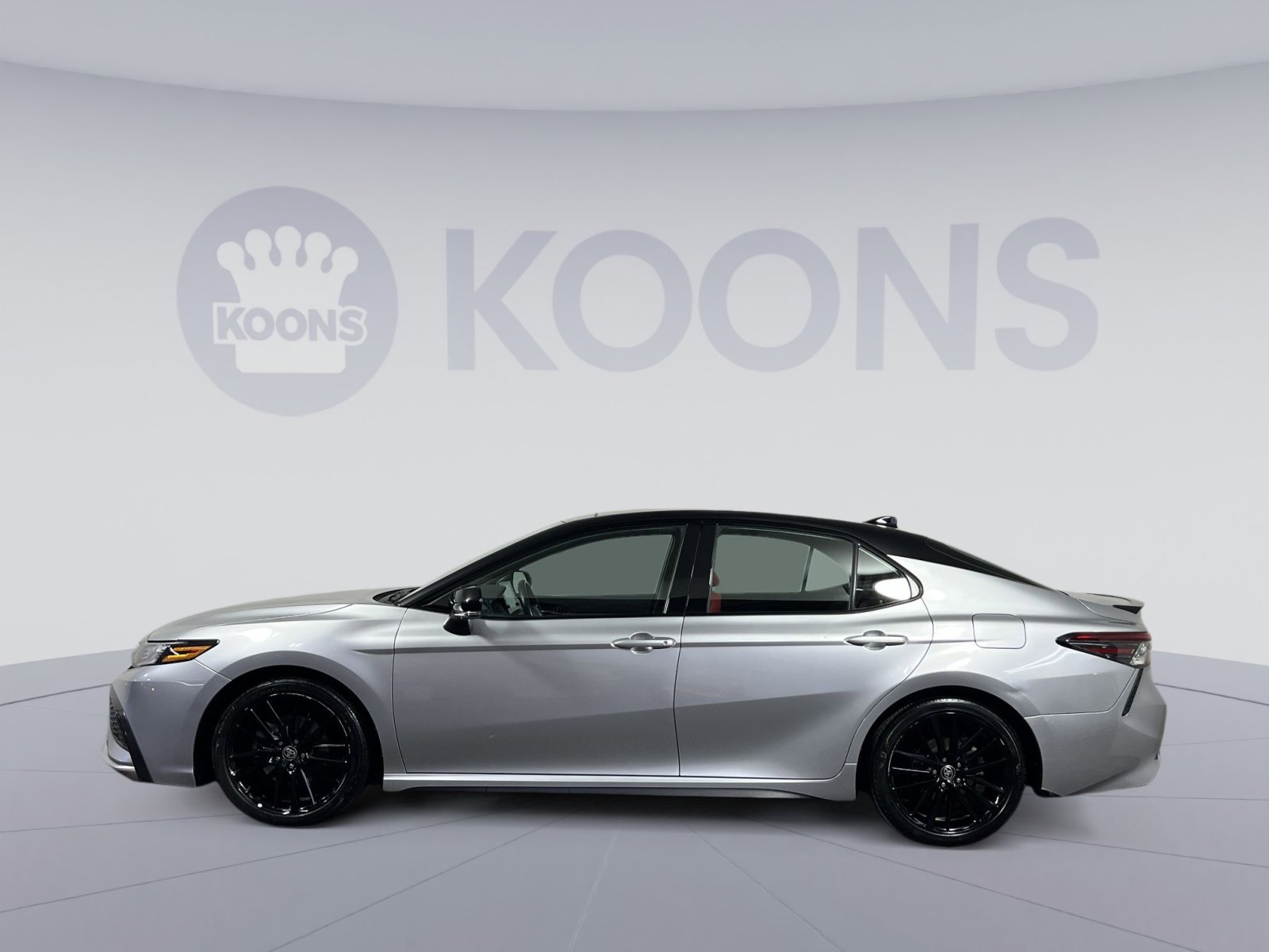 Used 2021 Toyota Camry XSE image 2