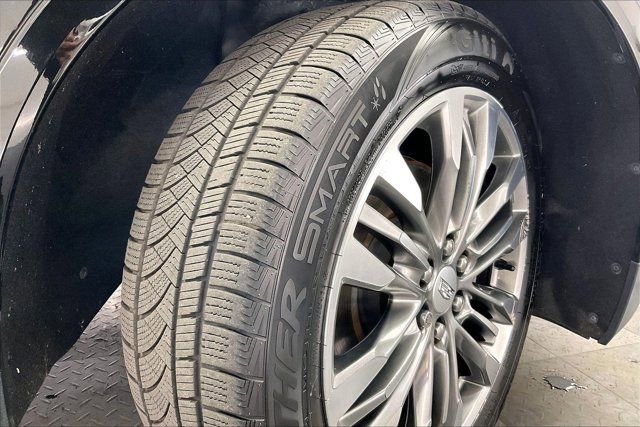 Used 2017 Cadillac XT5 Premium Luxury w/ Driver Assist Package image 32