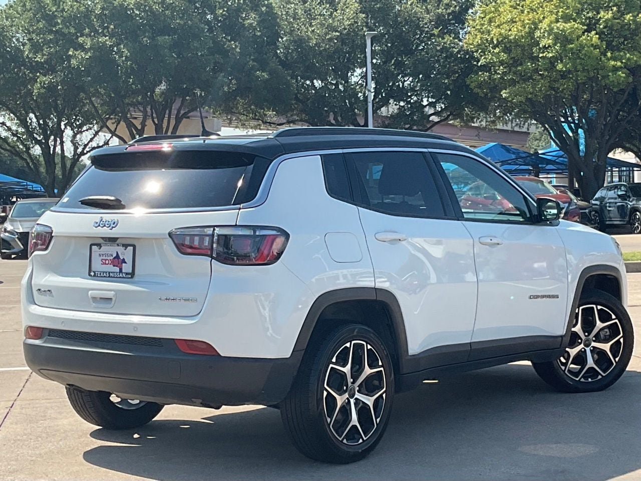 Used 2025 Jeep Compass Limited AWD/4WD image 4