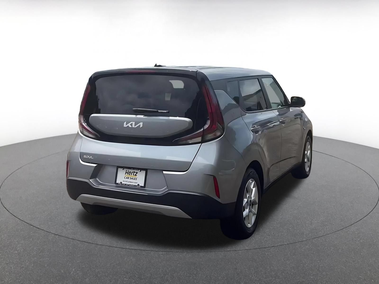 Used 2025 Kia Soul LX w/ LX Technology Package FWD image 13