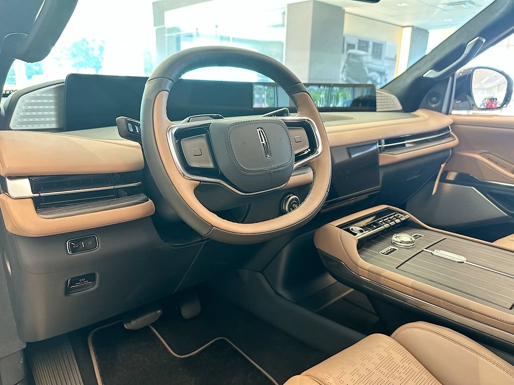 New 2027 Lincoln Navigator L Black Label AWD/4WD image 10