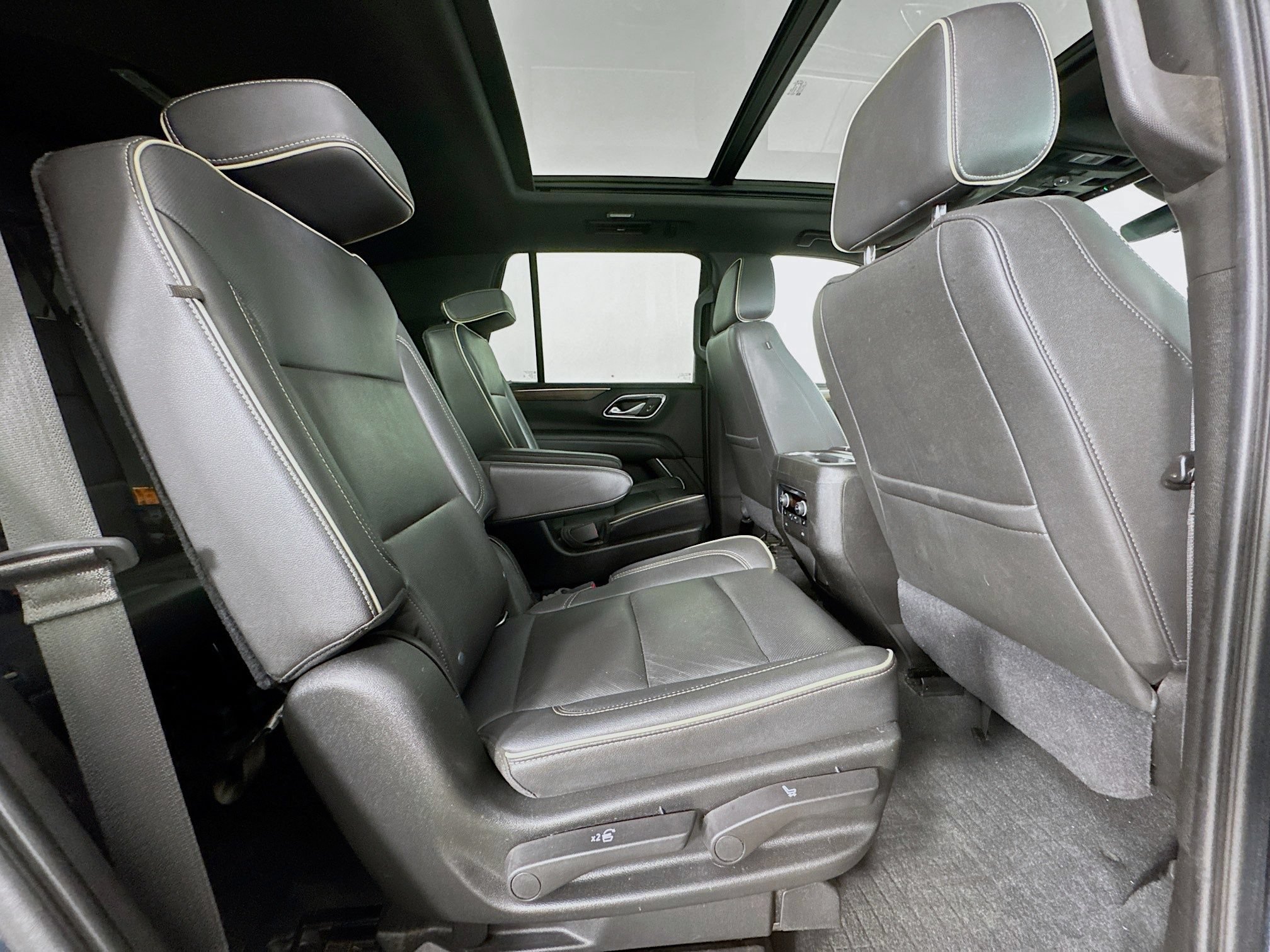 Used 2021 Chevrolet Tahoe Premier w/ Premium Package AWD/4WD image 30