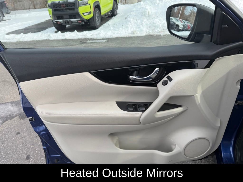 Used 2018 Nissan Rogue Sport SV w/ SV Technology Package image 12