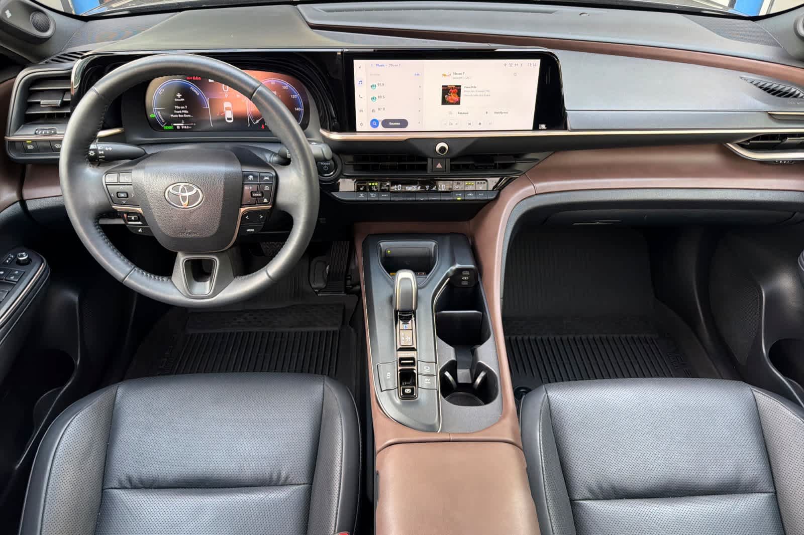 Used 2023 Toyota Crown AWD/4WD video 3