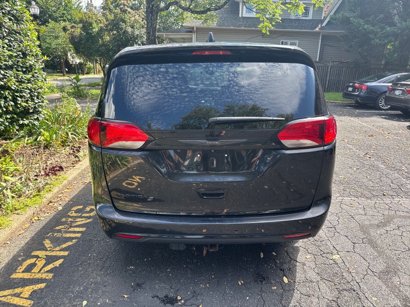 Used 2020 Chrysler Pacifica Touring w/ S Appearance Package FWD image 6