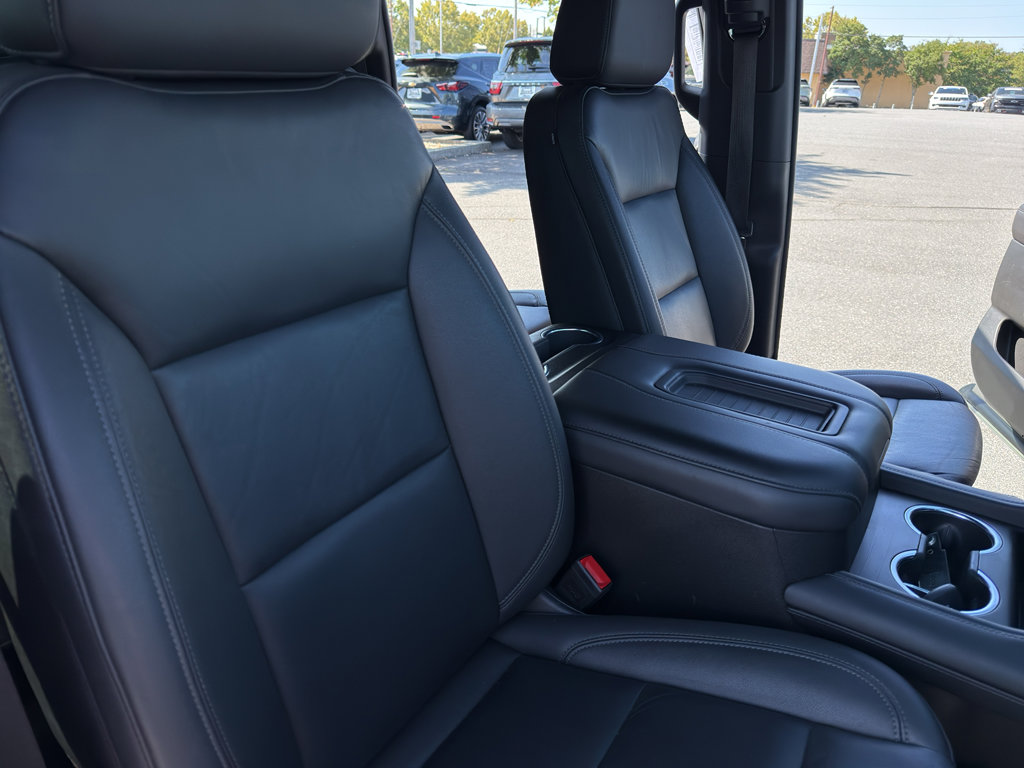 Used 2024 Chevrolet Suburban LT image 32