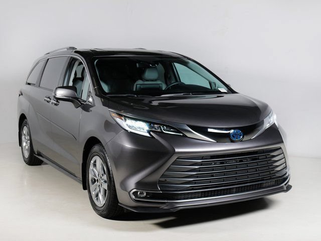 Used 2023 Toyota Sienna Limited AWD/4WD image 10