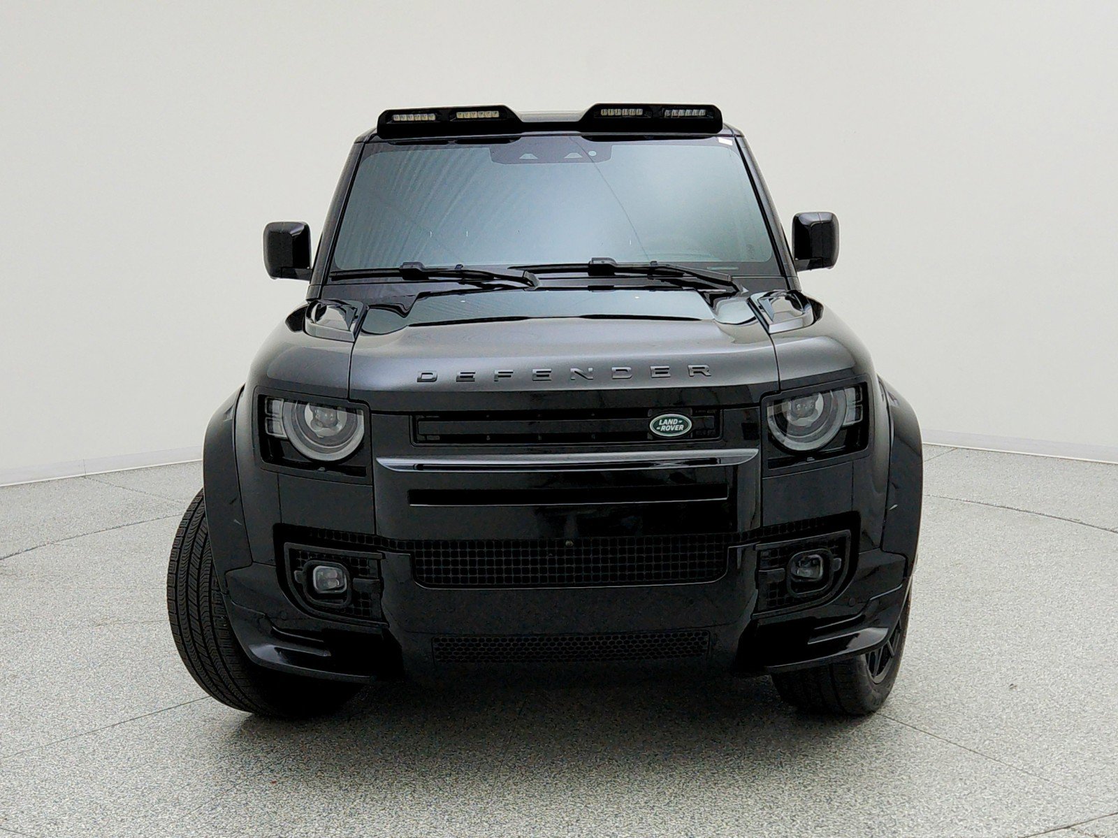 Used 2024 Land Rover Defender 110 V8 image 2