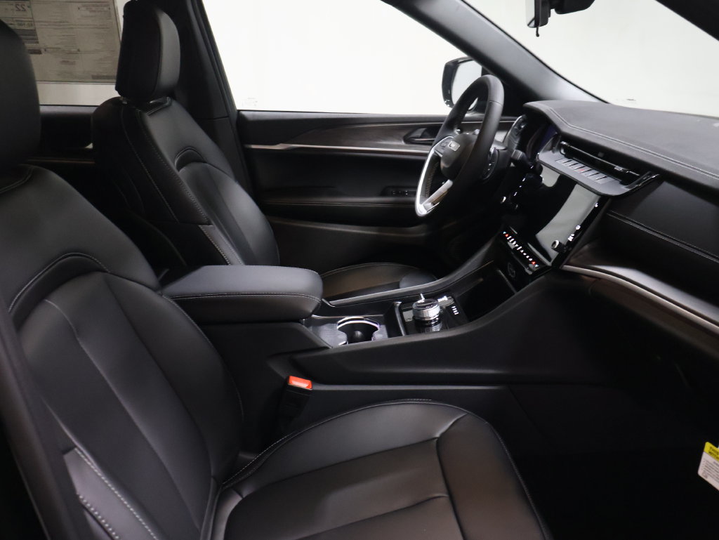 New 2027 Jeep Grand Cherokee Limited AWD/4WD image 17