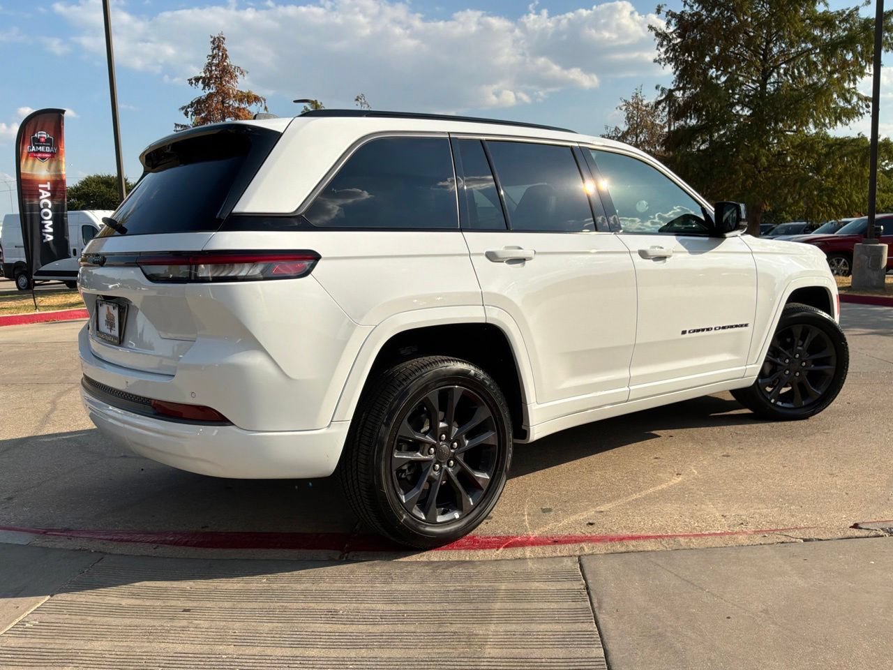 Used 2026 Jeep Grand Cherokee Limited AWD/4WD image 6