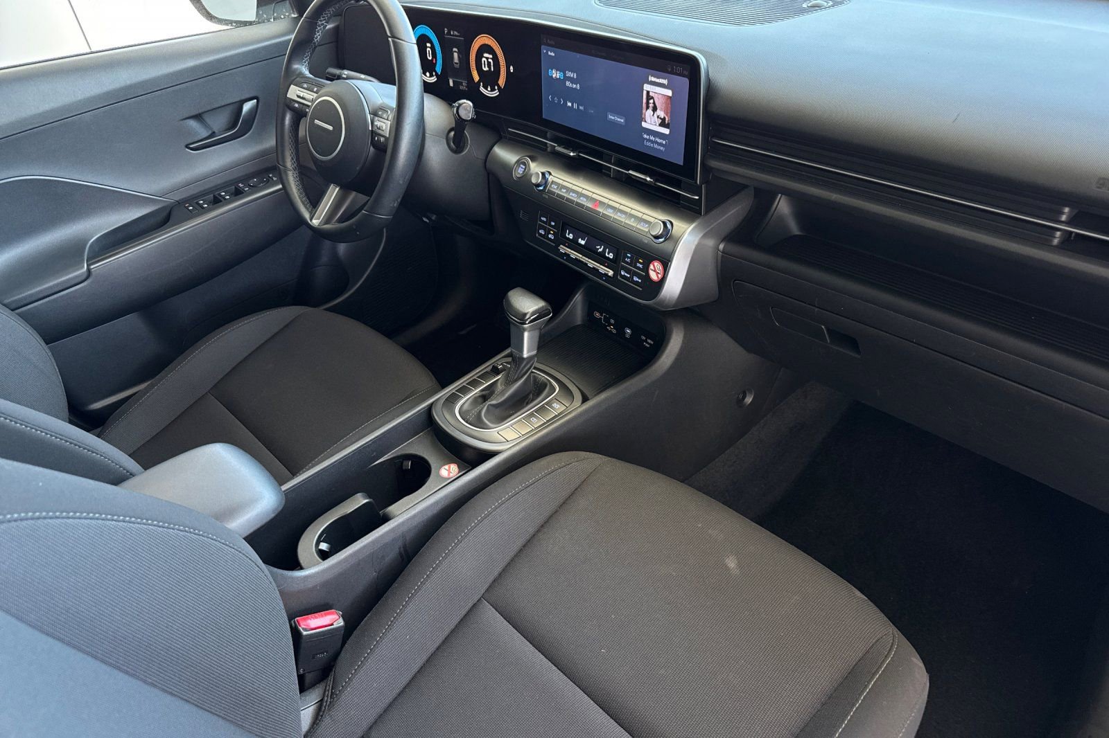 Used 2025 Hyundai Kona SEL FWD image 19
