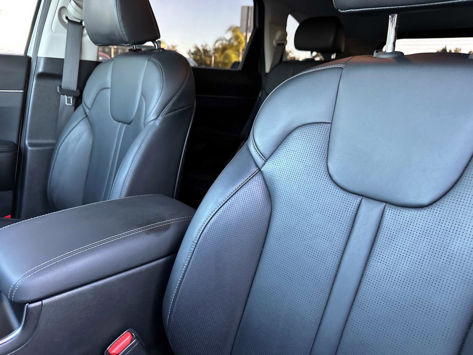 Used 2025 Kia Sorento EX image 21