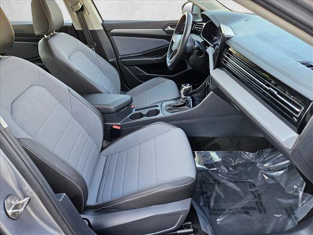 Used 2025 Volkswagen Jetta SE image 20