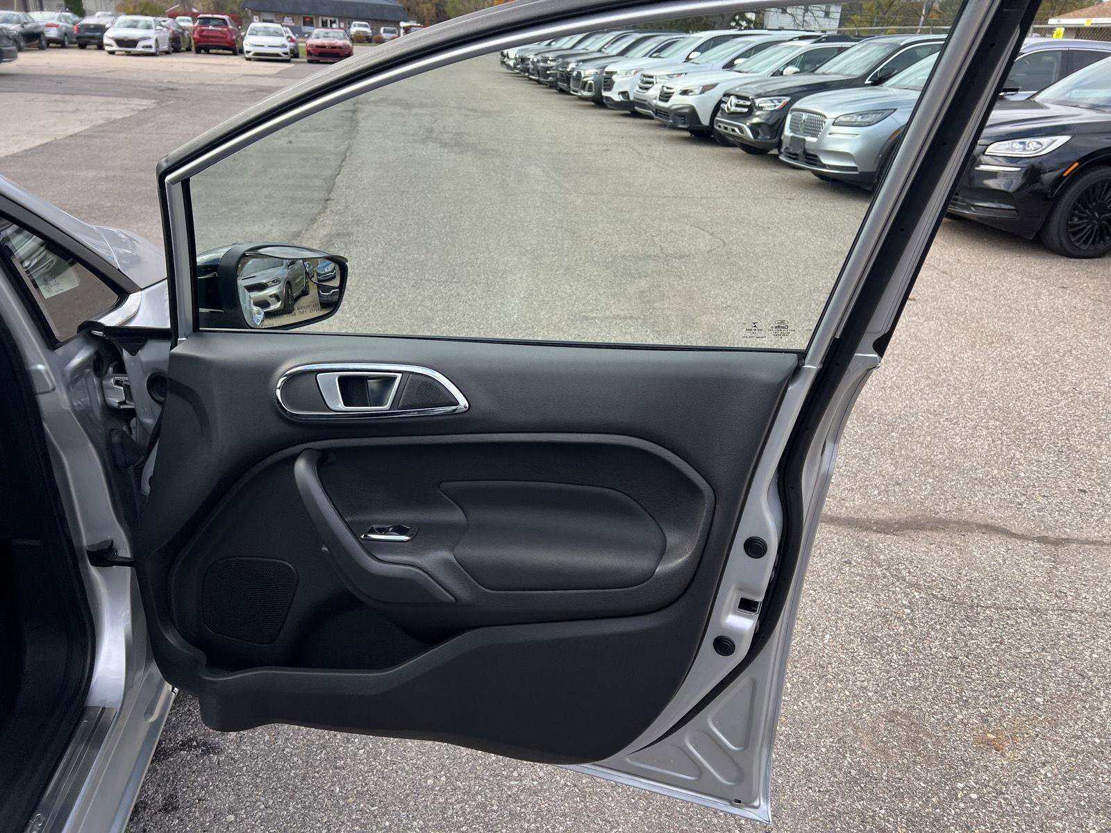 Used 2016 Ford Fiesta SE w/ SE Black Package image 26