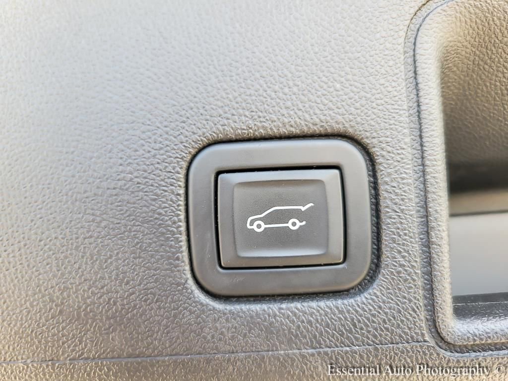 Used 2023 GMC Terrain SLT image 21