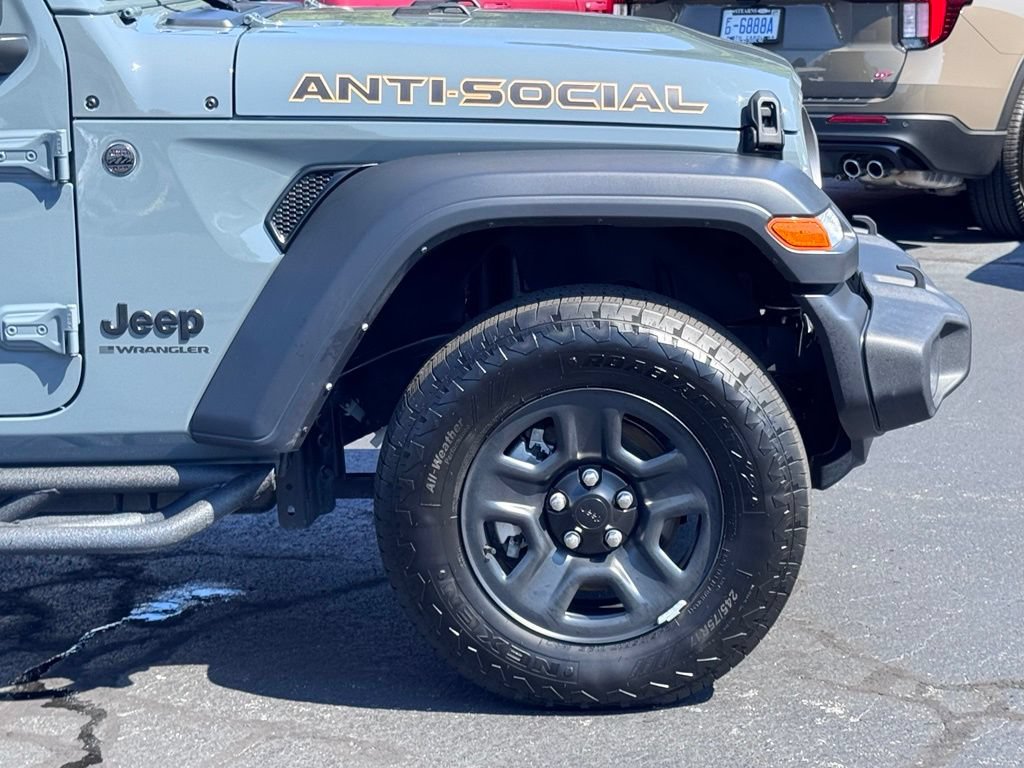Used 2025 Jeep Wrangler Sport AWD/4WD image 38