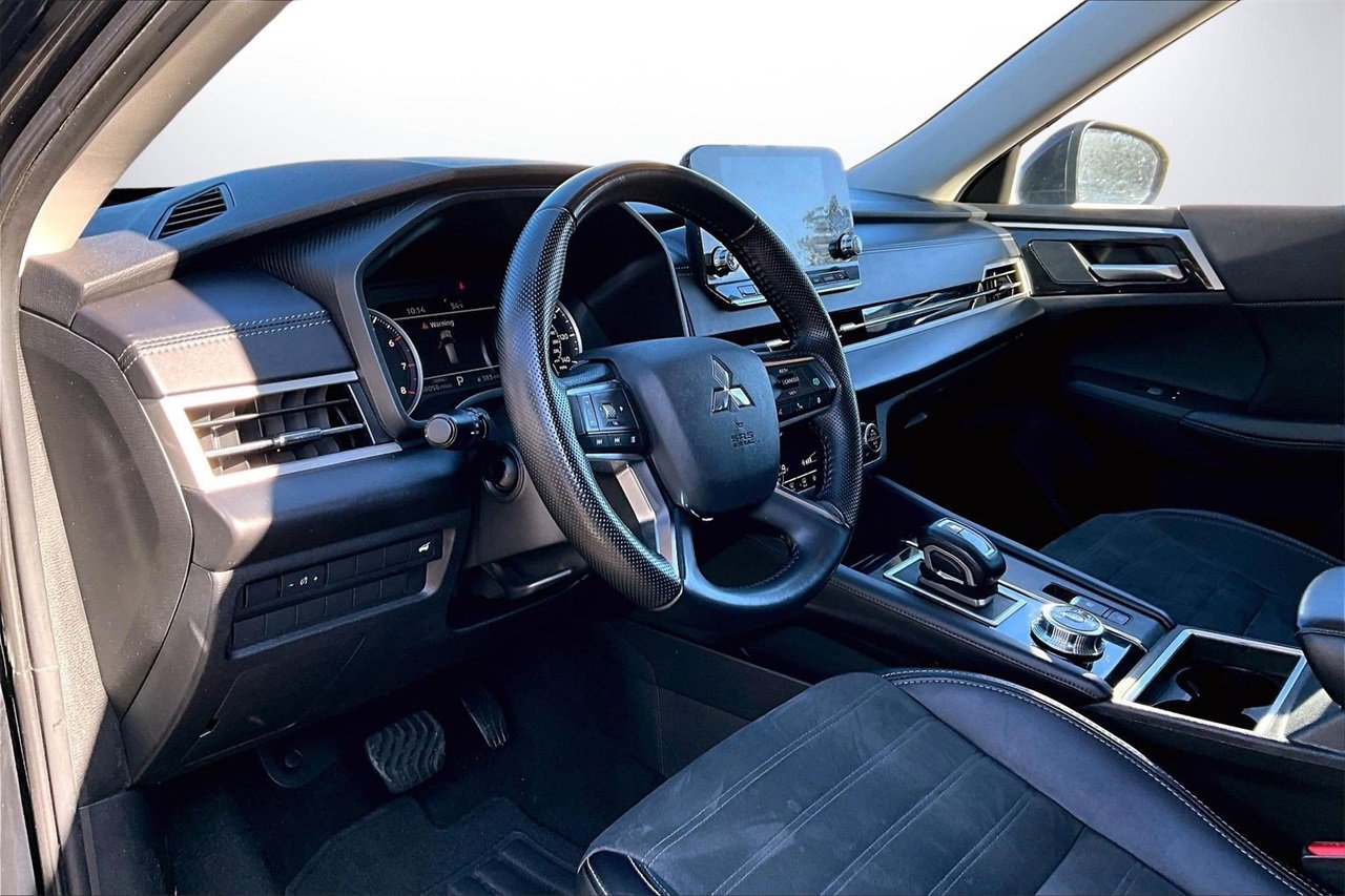 Used 2024 Mitsubishi Outlander SE image 19