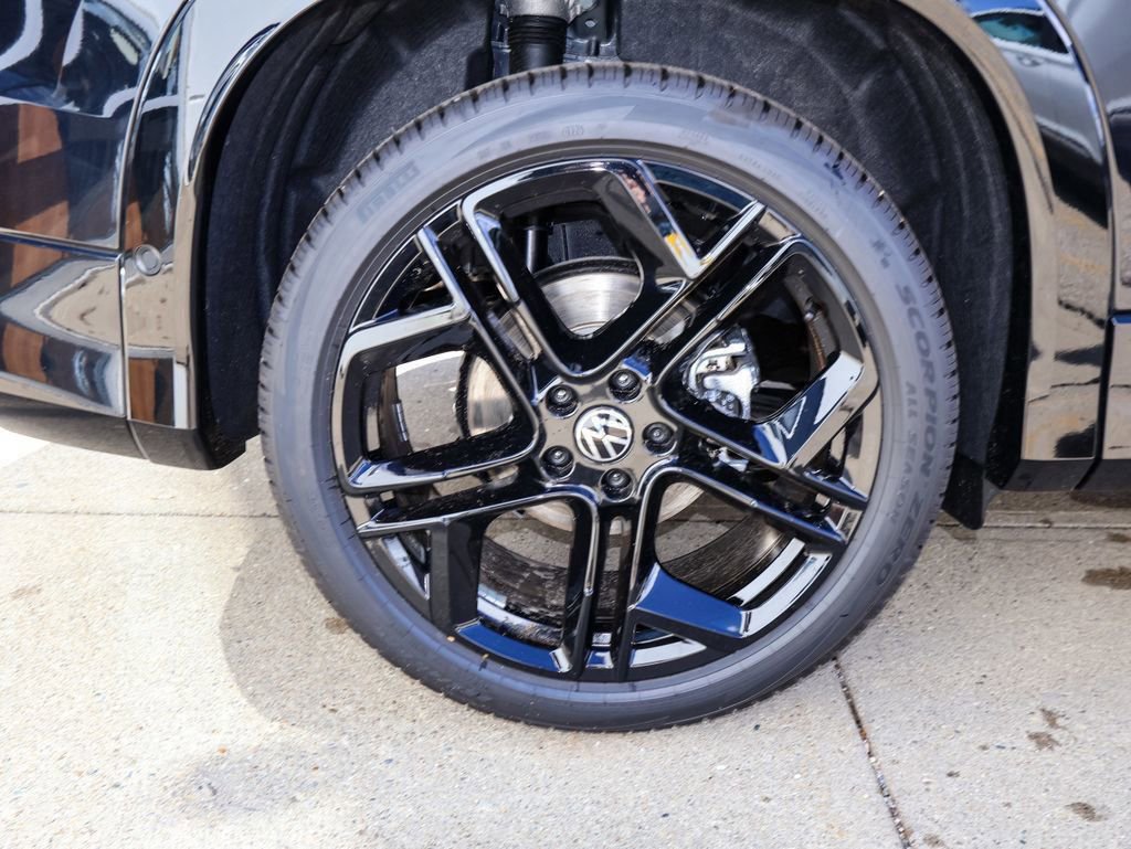 New 2026 Volkswagen Tiguan SE R-Line image 9