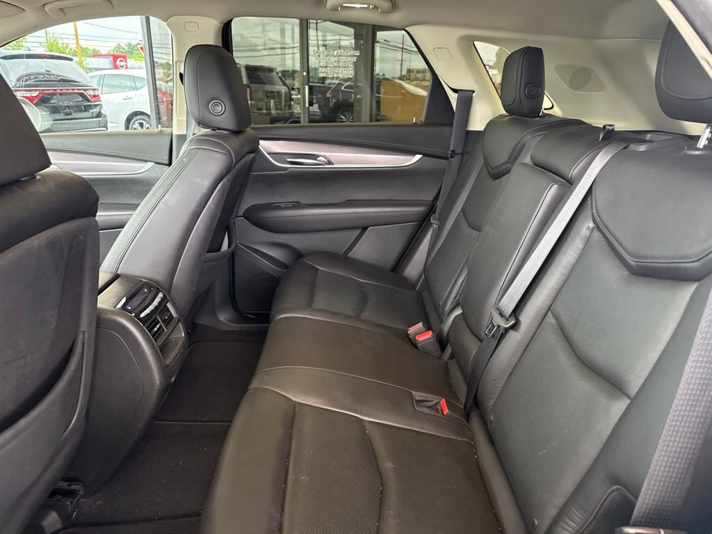 Used 2017 Cadillac XT5 Premium Luxury w/ Advanced Security Package AWD/4WD image 17