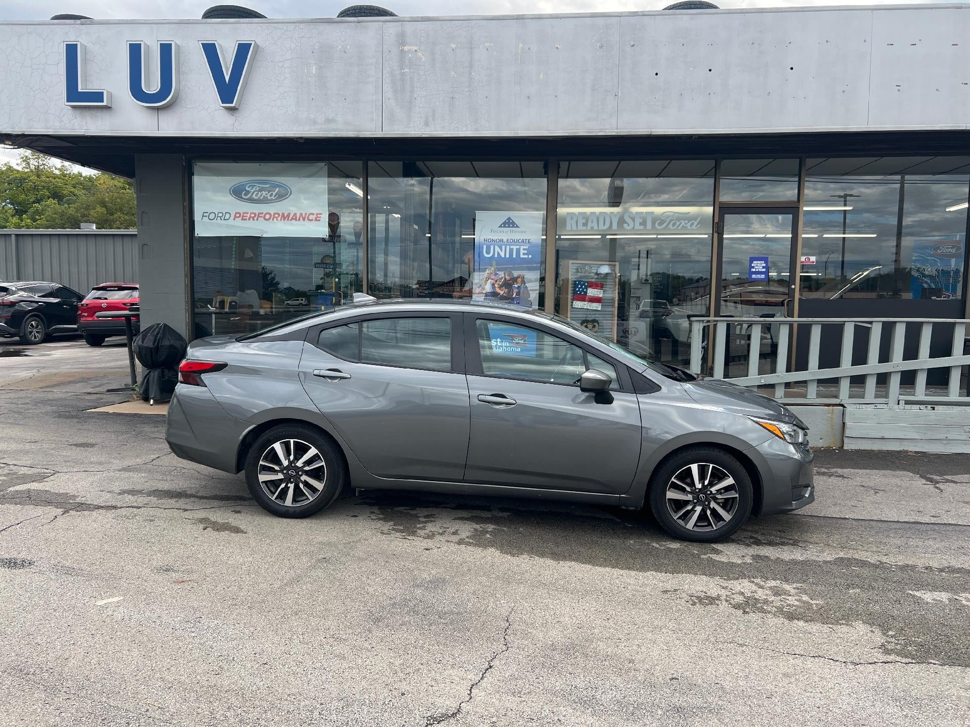 Used 2025 Nissan Versa SV FWD image 2