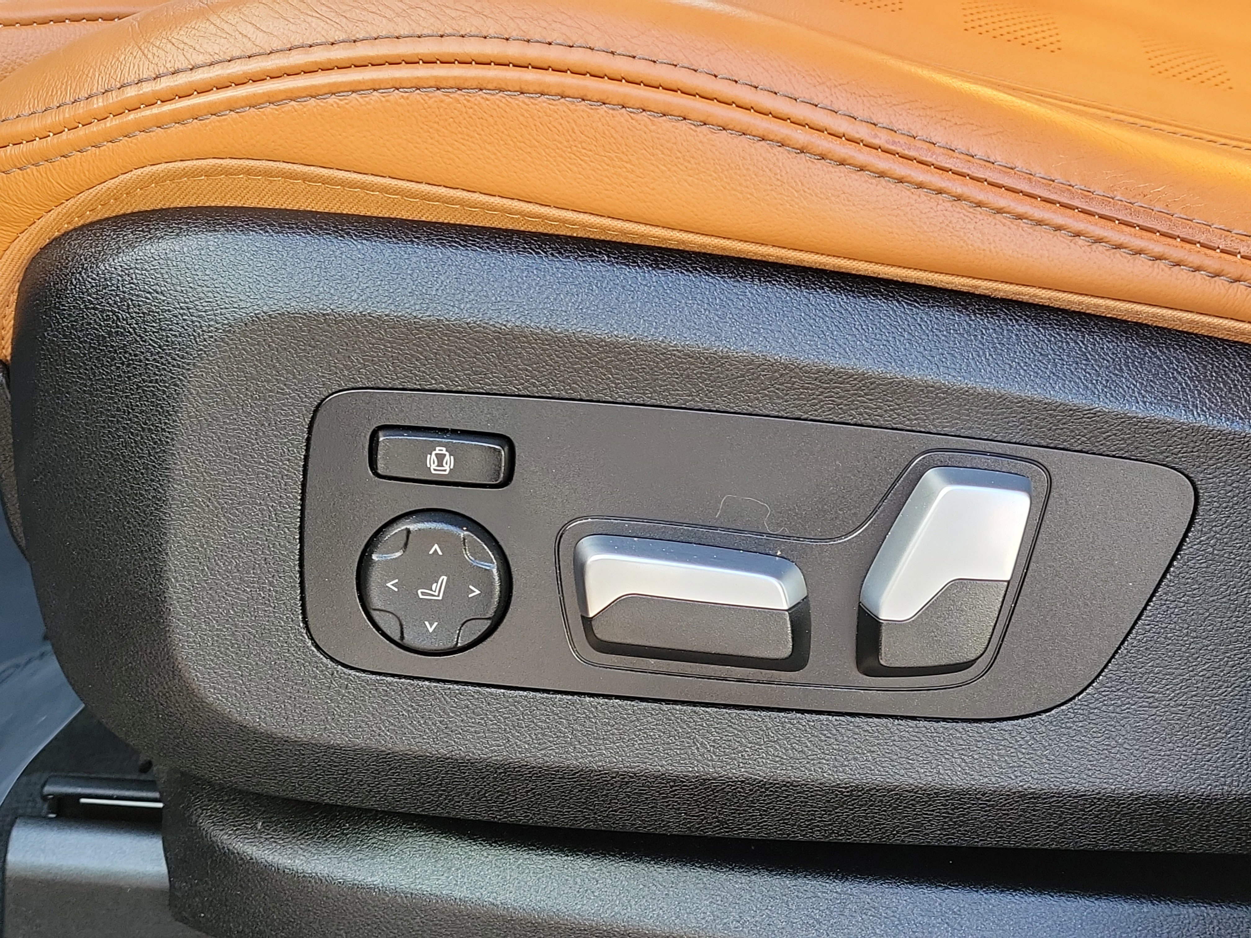 Used 2021 BMW X5 xDrive40i w/ Premium Package image 21