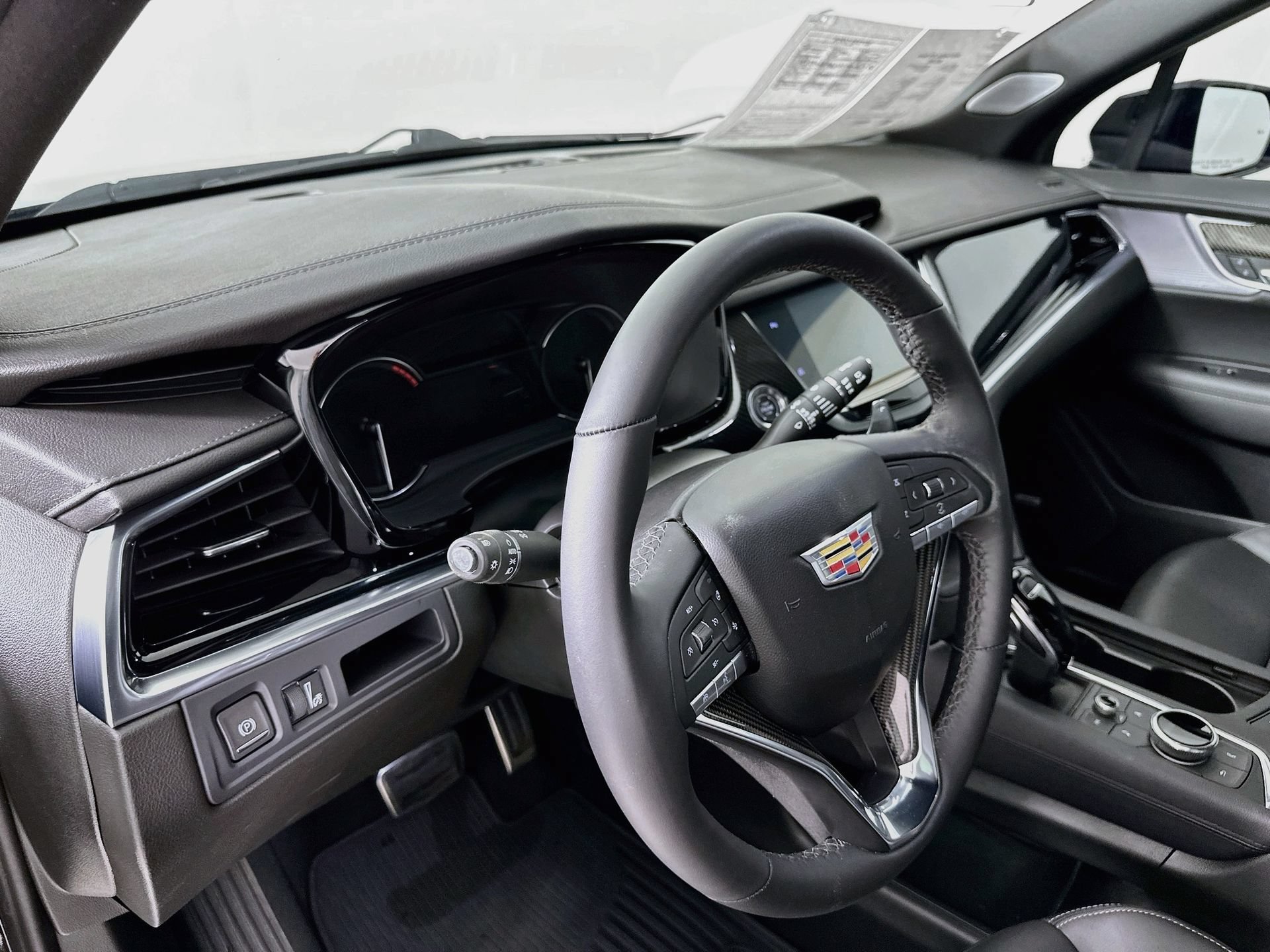 Used 2025 Cadillac XT6 Sport w/ LPO, Onyx Lite Package AWD/4WD image 10