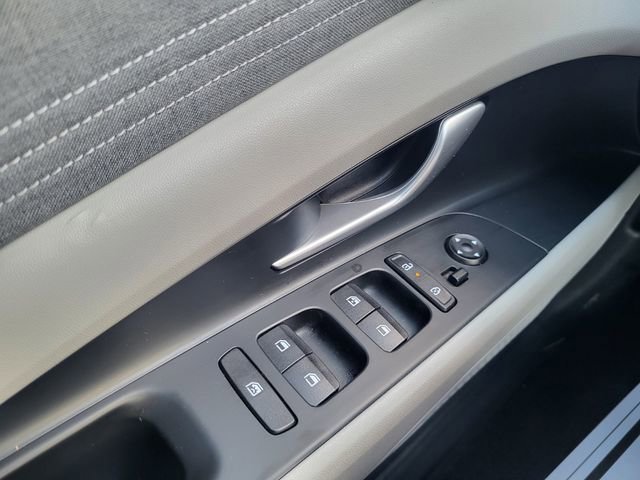 Used 2025 Hyundai Elantra Limited image 28