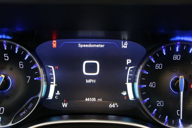 Used 2024 Chrysler Pacifica Touring-L FWD image 24