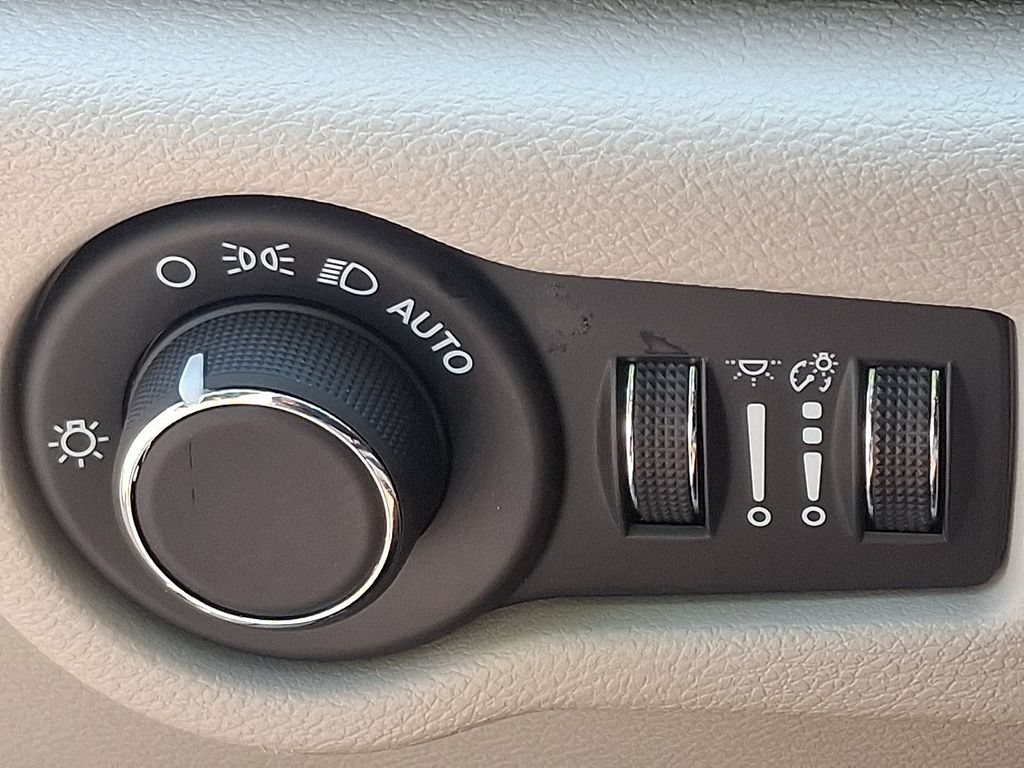 Used 2024 Chrysler Voyager LX FWD image 24